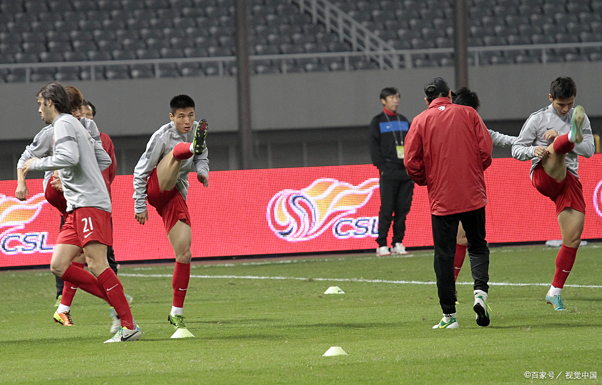 包含武汉三镇训练开放日；转会期篮板制胜引欢呼；意大利杯在即；球探报告显示潜力的词条